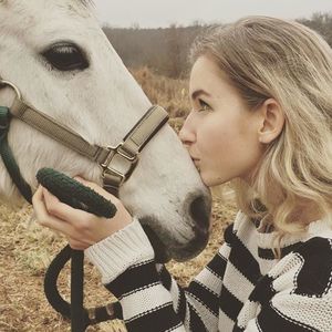 Meet your Posher, Annathea